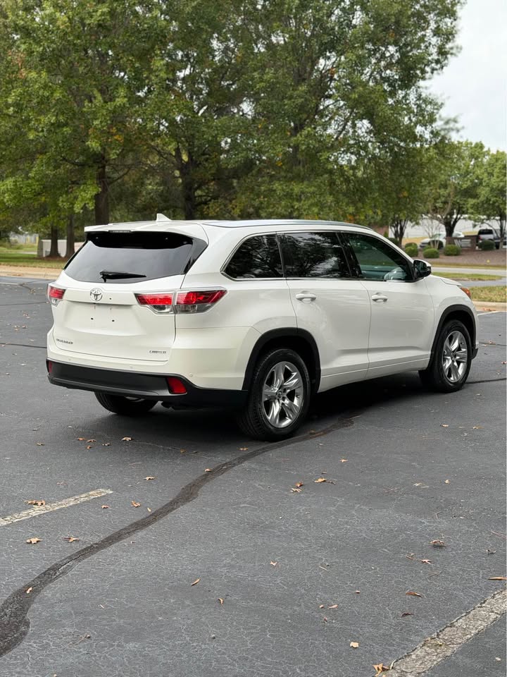 2016 Toyota Highlander Limited Platinum FWD photo 7