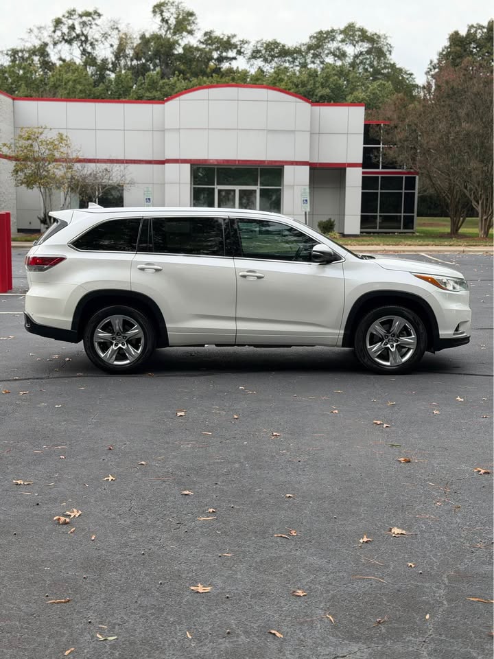 2016 Toyota Highlander Limited Platinum FWD photo 8