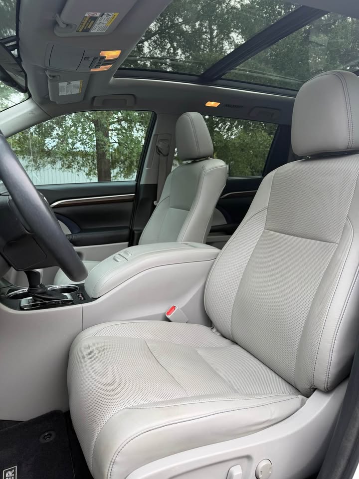 2016 Toyota Highlander Limited Platinum FWD photo 10