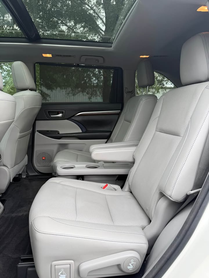 2016 Toyota Highlander Limited Platinum FWD photo 12