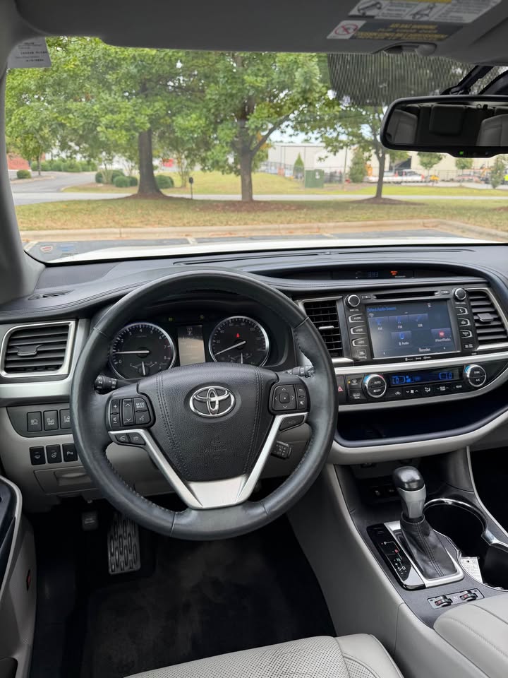2016 Toyota Highlander Limited Platinum FWD photo 15