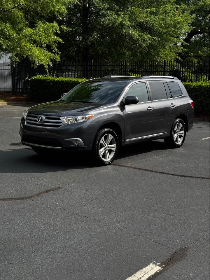 2012 Toyota Highlander Limited Sport Utility 4D photo 3