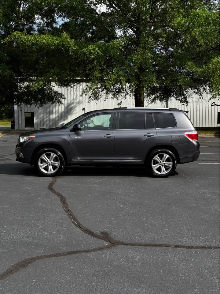 2012 Toyota Highlander Limited Sport Utility 4D photo 4