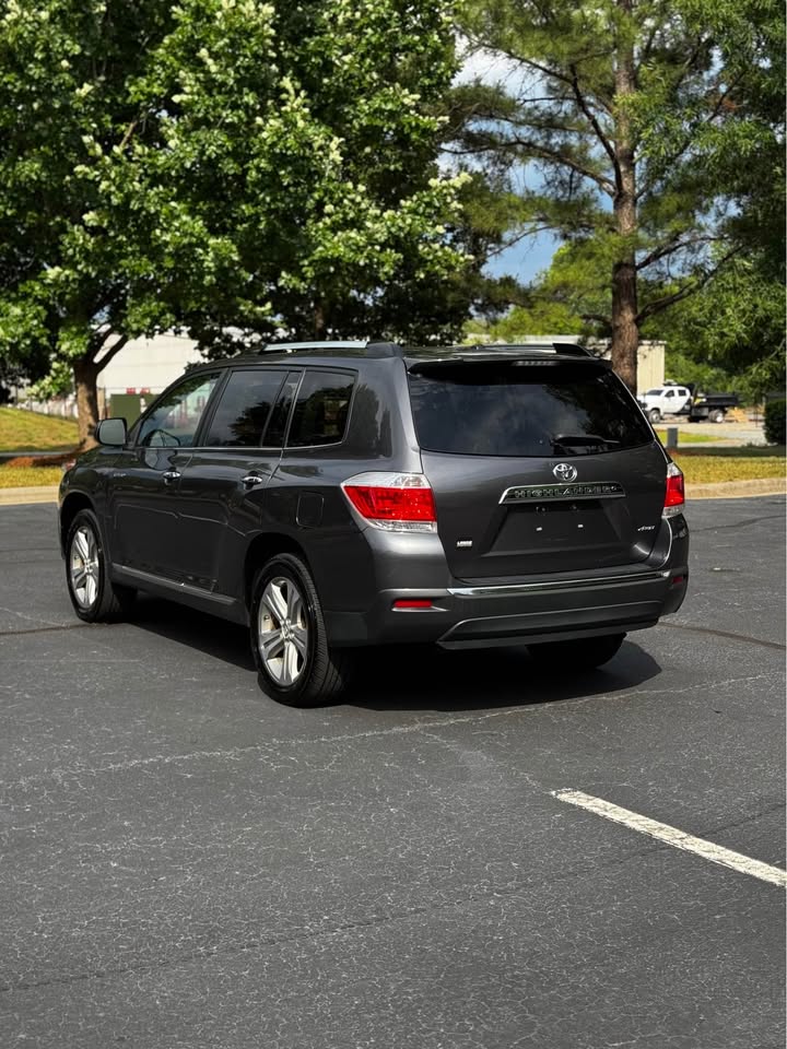 2012 Toyota Highlander Limited Sport Utility 4D photo 5