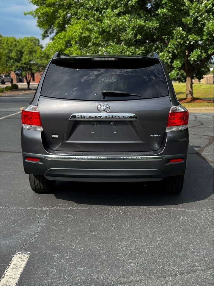2012 Toyota Highlander Limited Sport Utility 4D photo 6