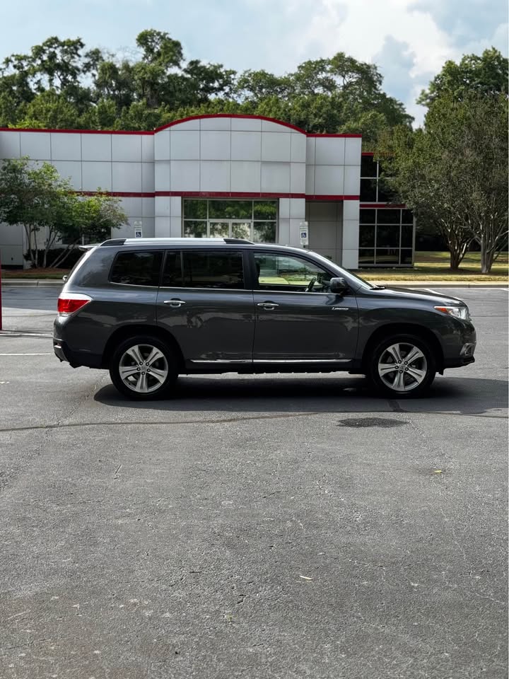 2012 Toyota Highlander Limited Sport Utility 4D photo 8