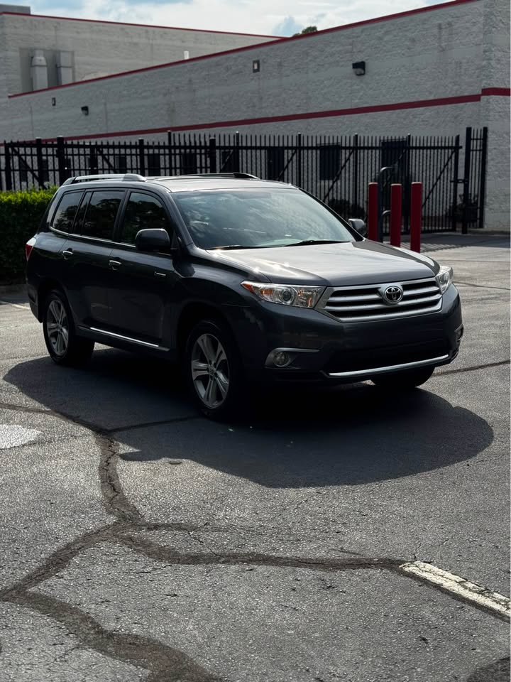 2012 Toyota Highlander Limited Sport Utility 4D photo 9