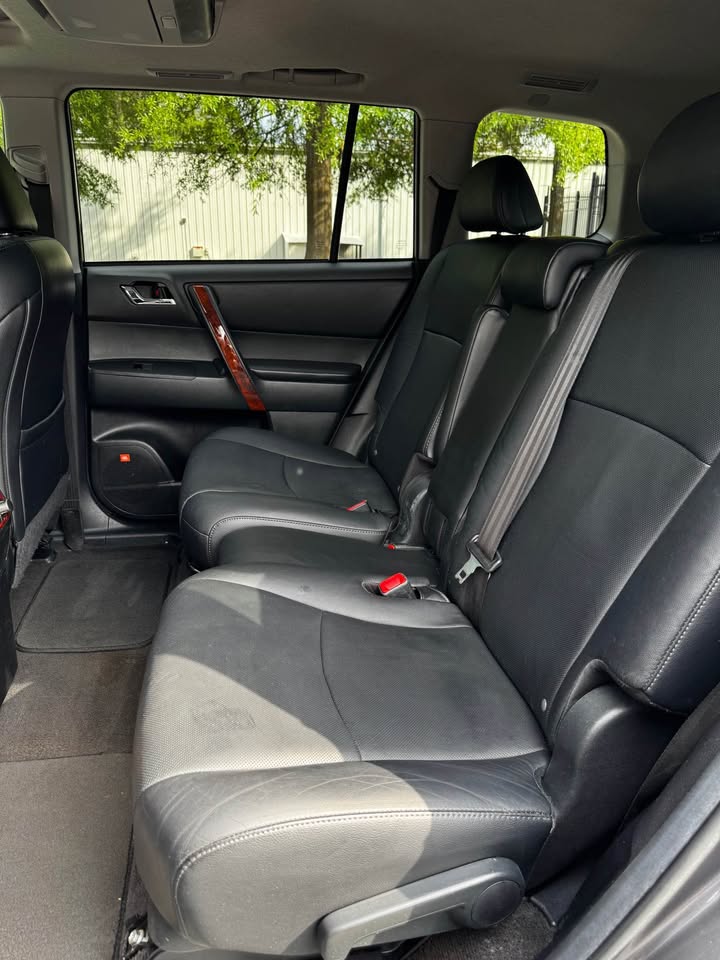 2012 Toyota Highlander Limited Sport Utility 4D photo 10