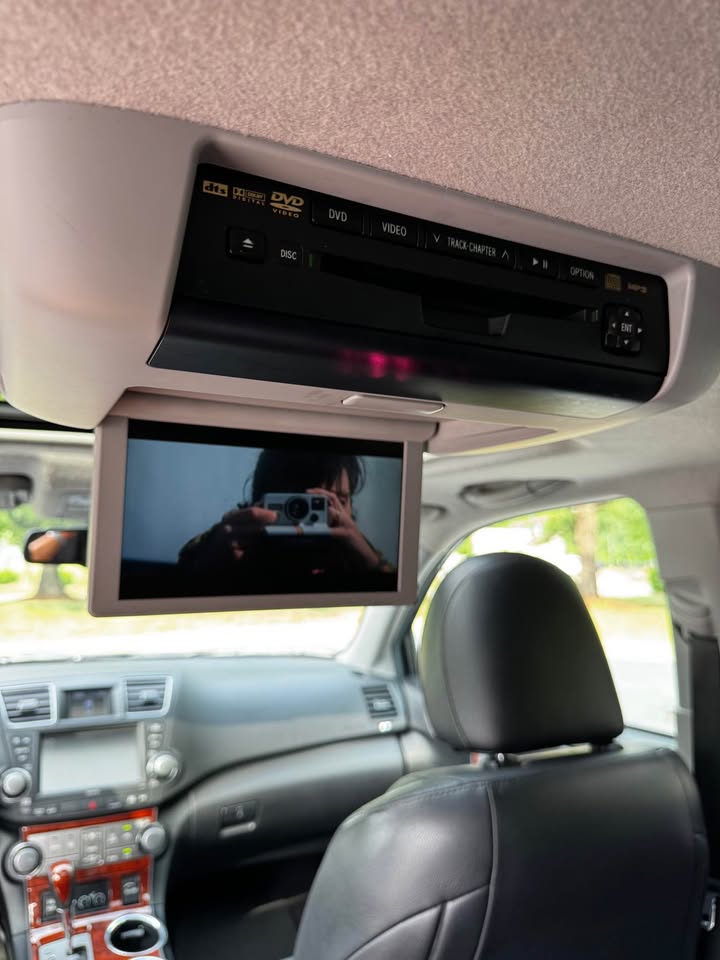 2012 Toyota Highlander Limited Sport Utility 4D photo 12