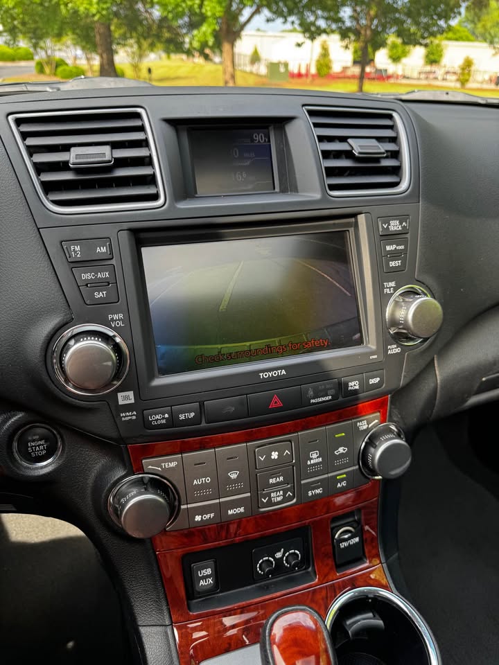 2012 Toyota Highlander Limited Sport Utility 4D photo 15