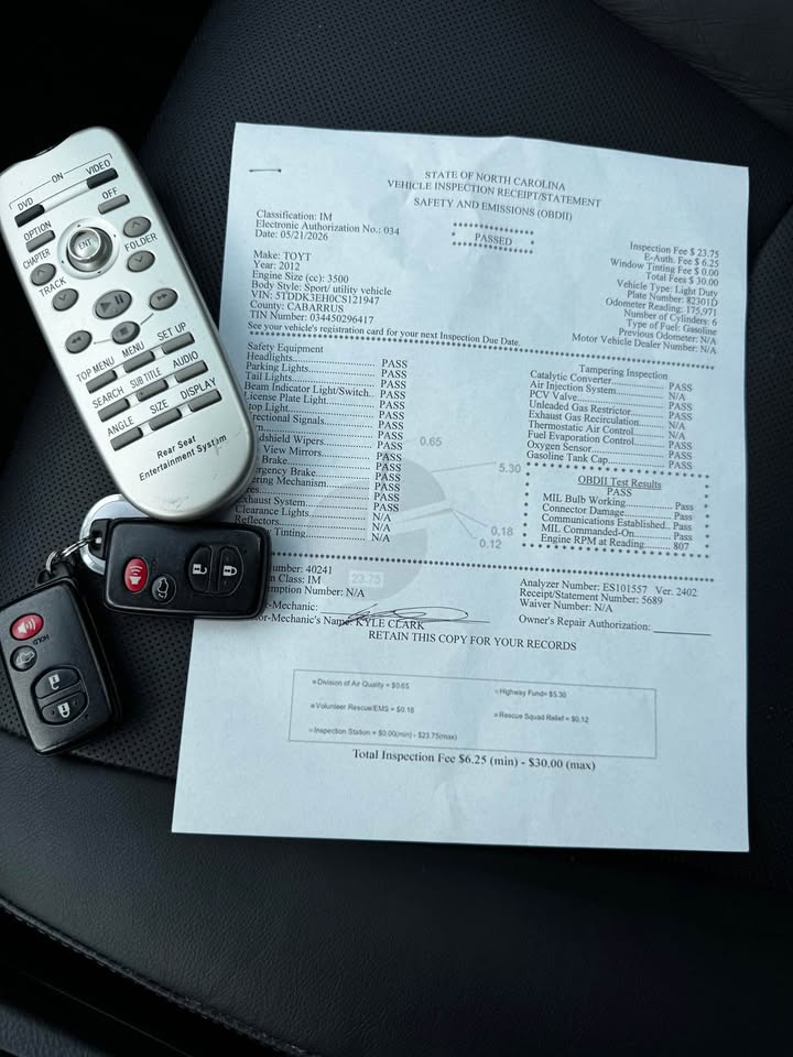 2012 Toyota Highlander Limited Sport Utility 4D photo 18