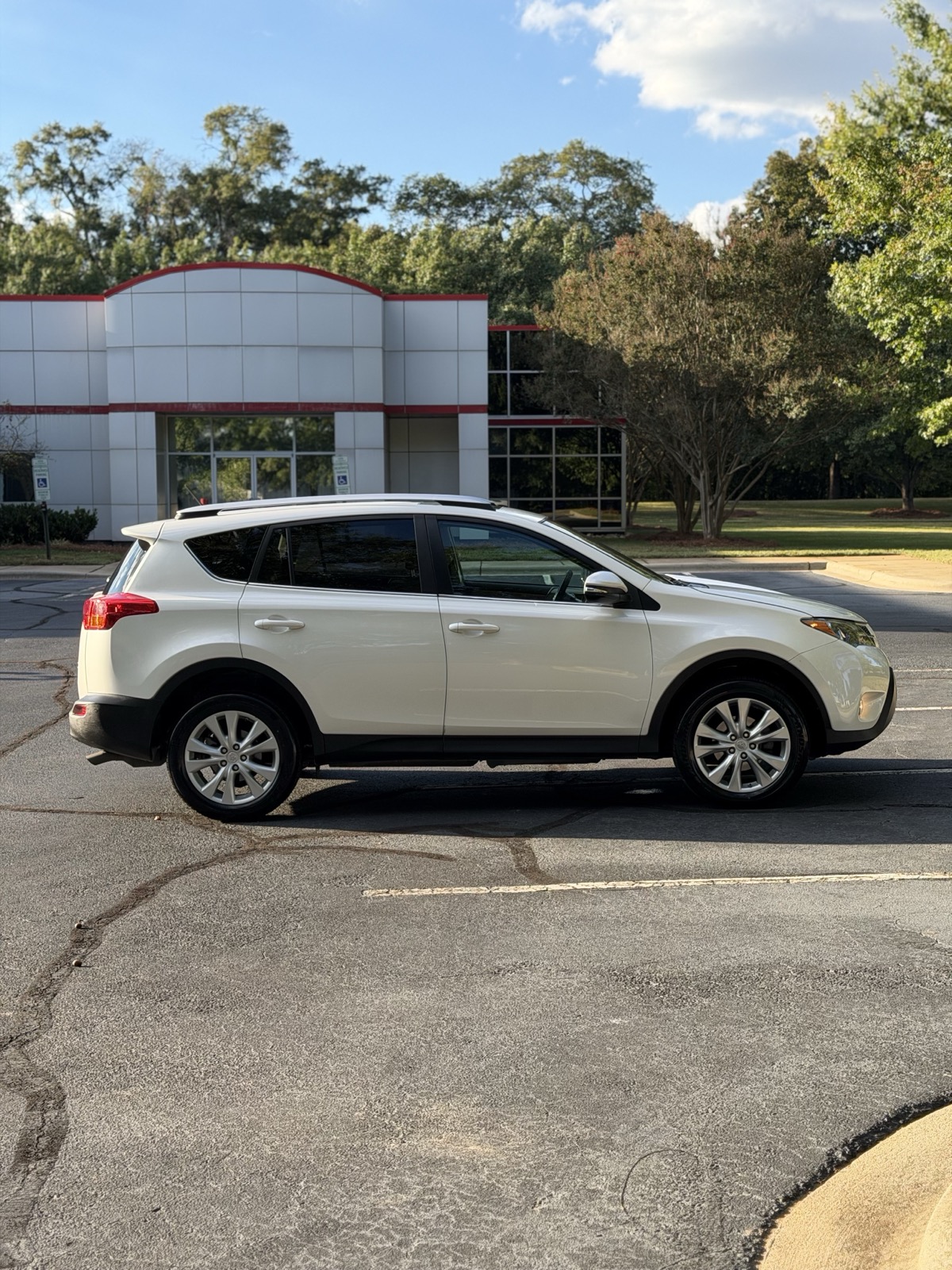 2014 Toyota RAV4 Limited AWD photo 8