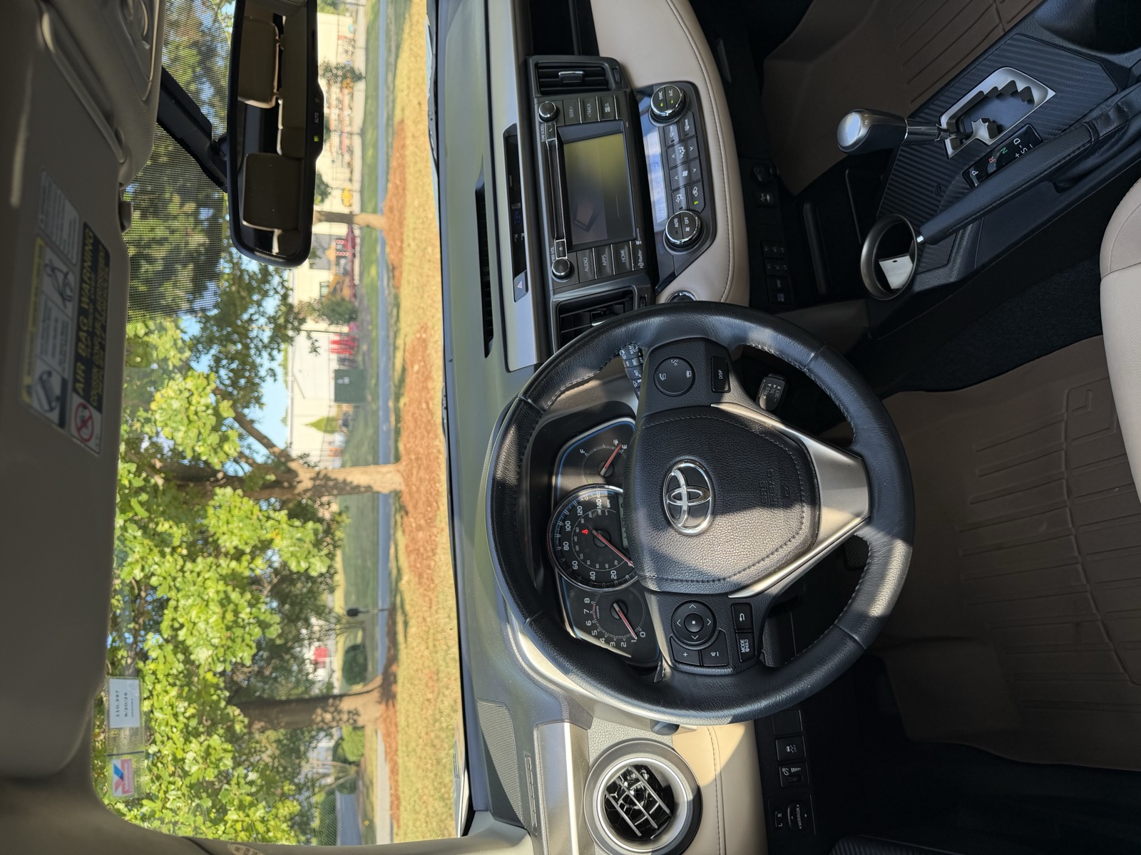 2014 Toyota RAV4 Limited AWD photo 13