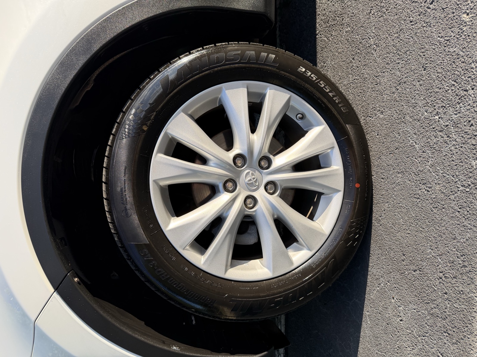 2014 Toyota RAV4 Limited AWD photo 16