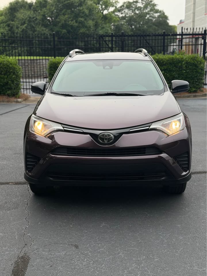 2018 Toyota RAV4 LE photo 2