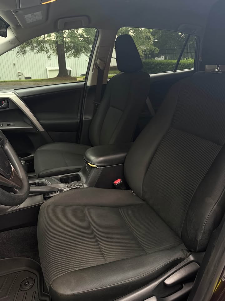 2018 Toyota RAV4 LE photo 10