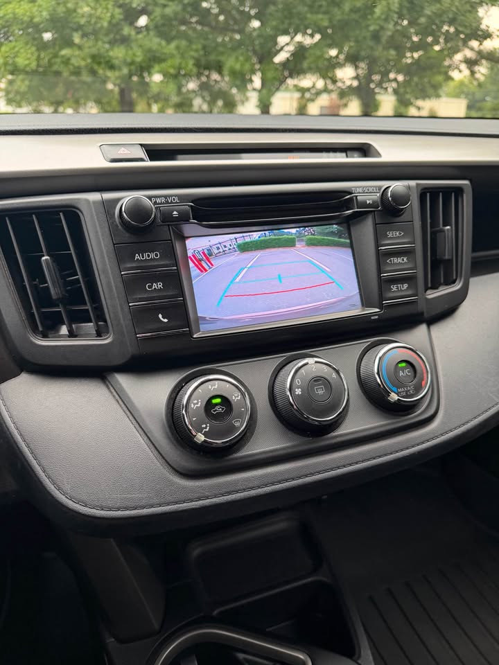 2018 Toyota RAV4 LE photo 15