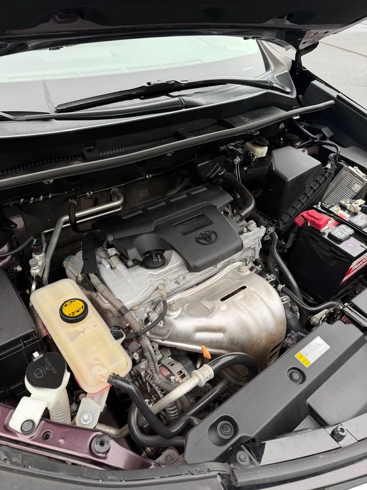 2018 Toyota RAV4 LE photo 17