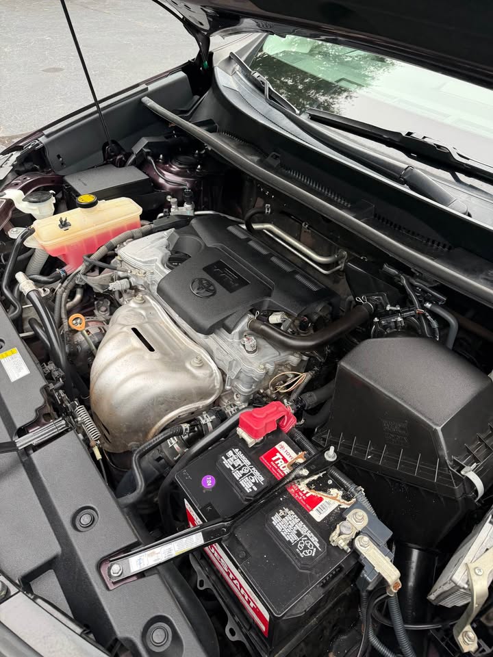 2018 Toyota RAV4 LE photo 18