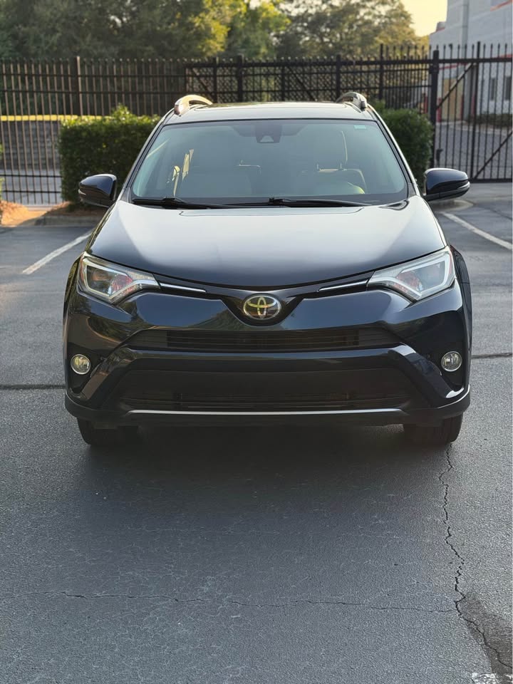 2018 Toyota RAV4 XLE photo 2