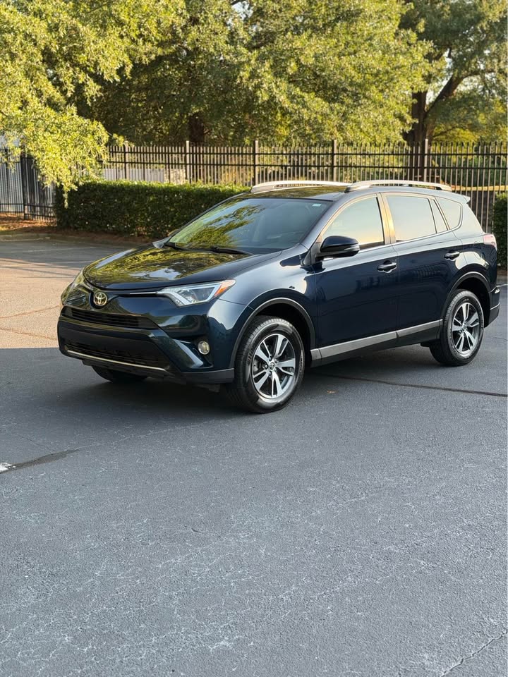 2018 Toyota RAV4 XLE photo 3