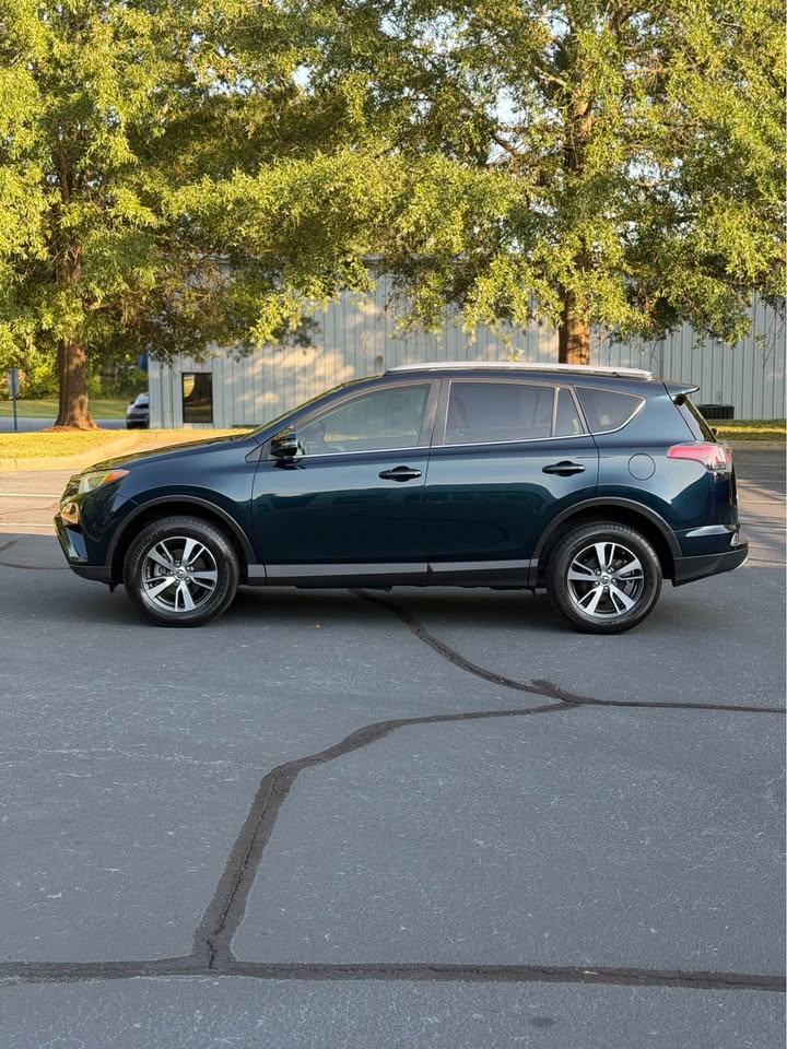 2018 Toyota RAV4 XLE photo 4