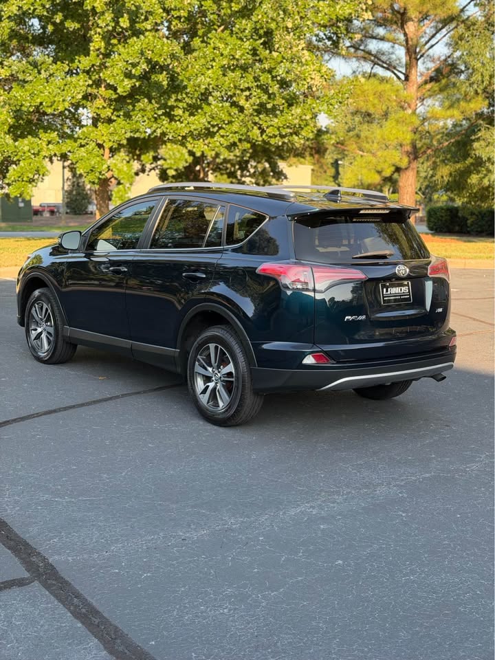 2018 Toyota RAV4 XLE photo 5