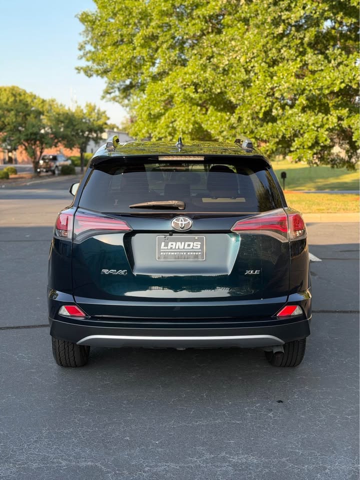 2018 Toyota RAV4 XLE photo 6