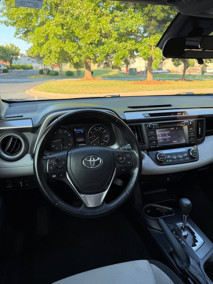 2018 Toyota RAV4 XLE photo 14