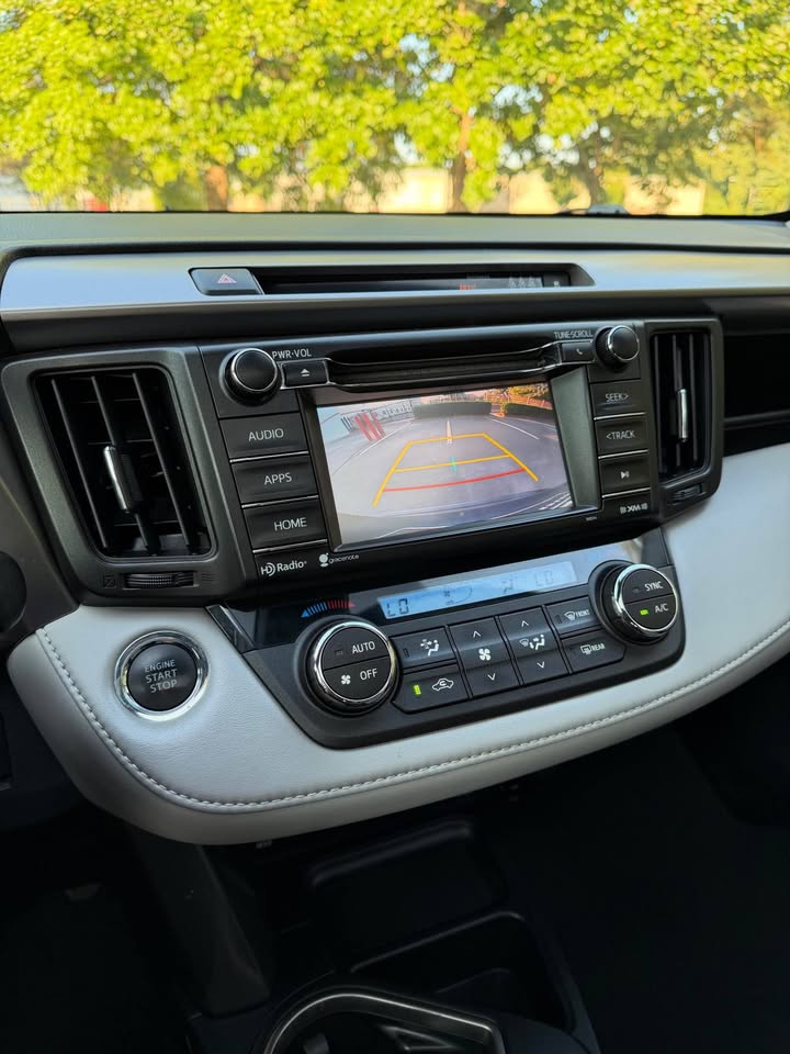 2018 Toyota RAV4 XLE photo 16