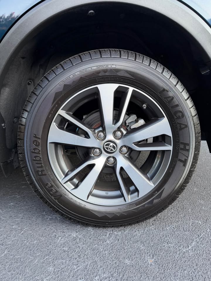 2018 Toyota RAV4 XLE photo 17