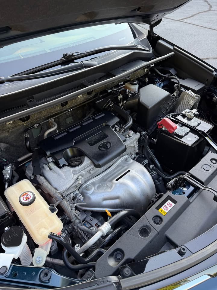 2018 Toyota RAV4 XLE photo 19
