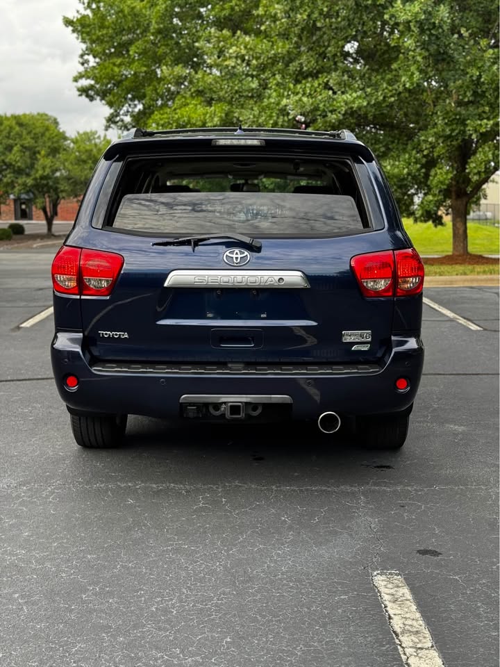 2010 Toyota Sequoia Limited 4WD photo 6