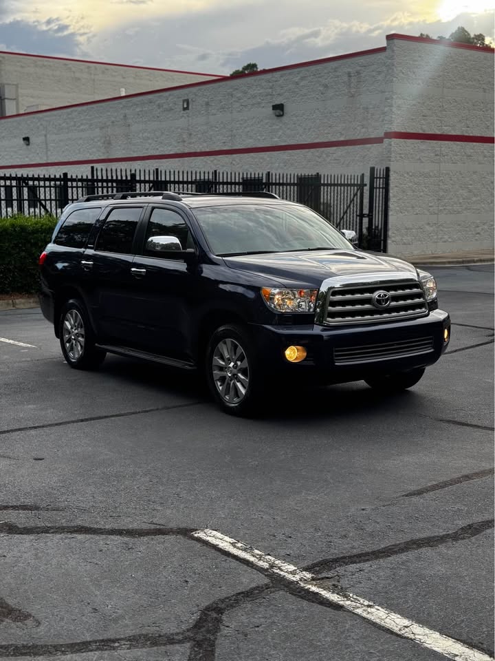 2010 Toyota Sequoia Limited 4WD photo 9