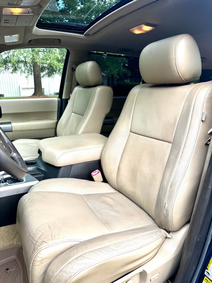 2010 Toyota Sequoia Limited 4WD photo 10