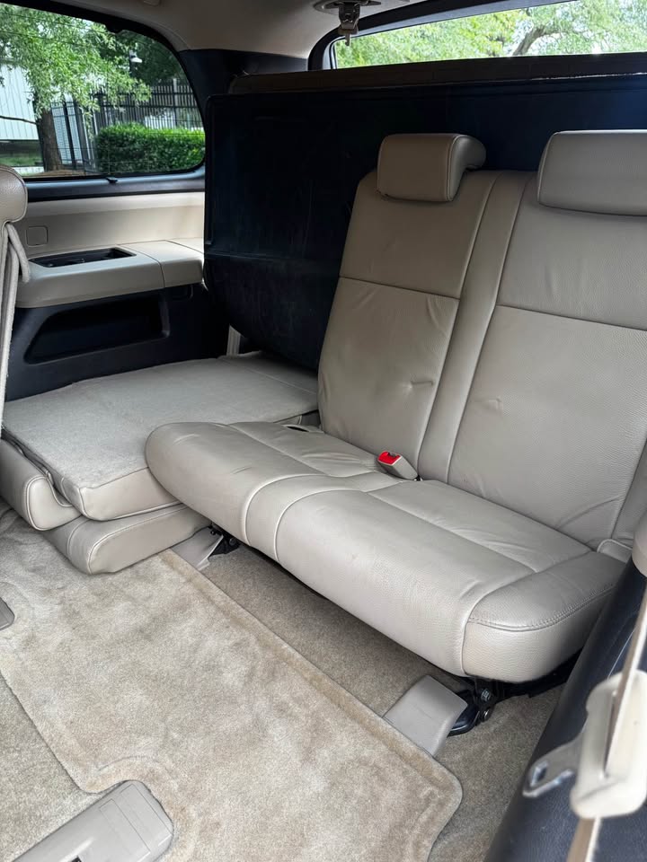 2010 Toyota Sequoia Limited 4WD photo 12