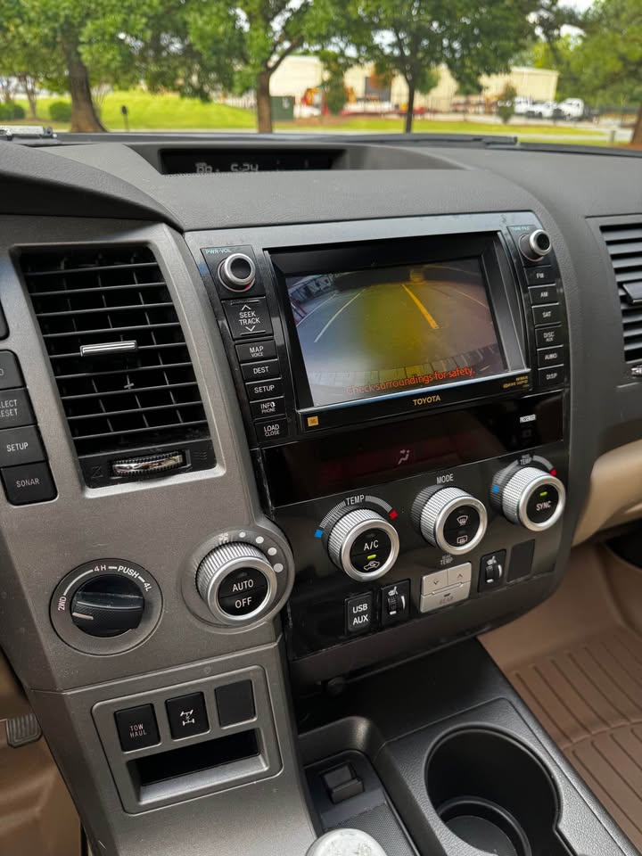 2010 Toyota Sequoia Limited 4WD photo 16