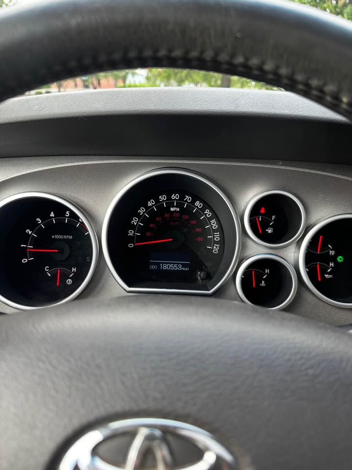 2010 Toyota Sequoia Limited 4WD photo 17