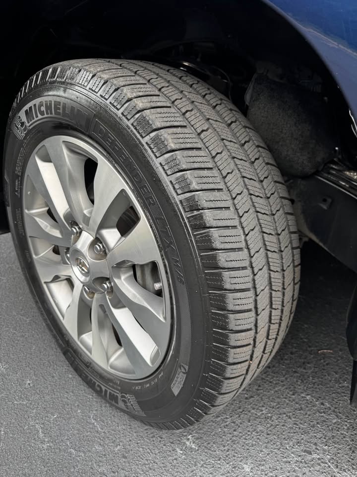 2010 Toyota Sequoia Limited 4WD photo 18