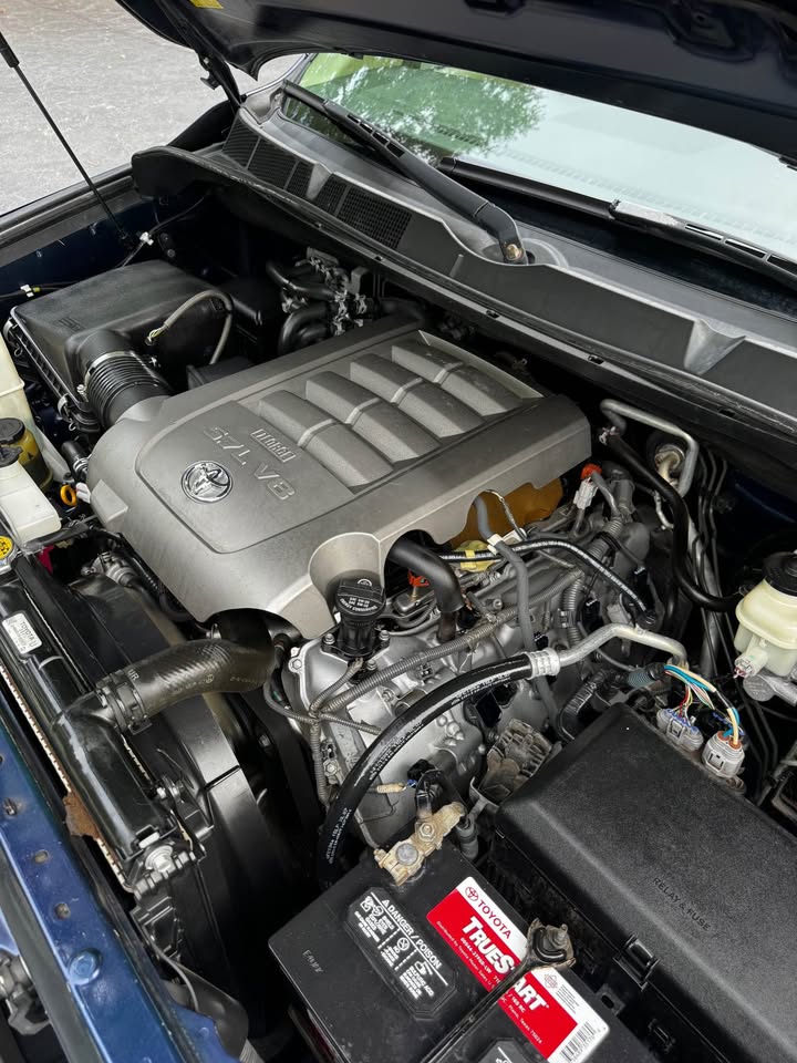 2010 Toyota Sequoia Limited 4WD photo 19