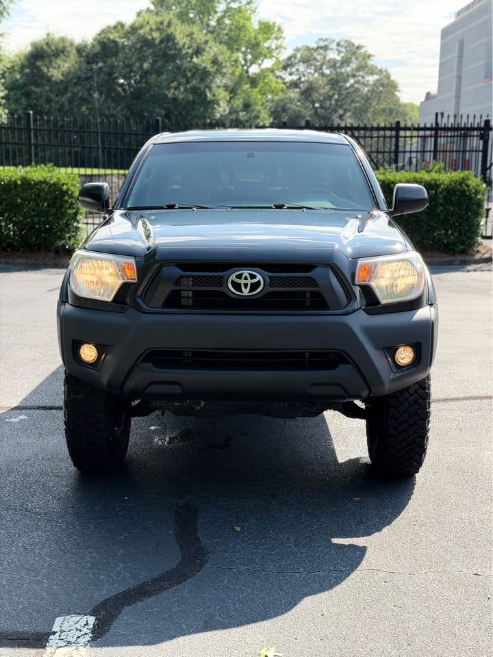 2014 Toyota Tacoma V6 4x4 Crew Cab photo 2