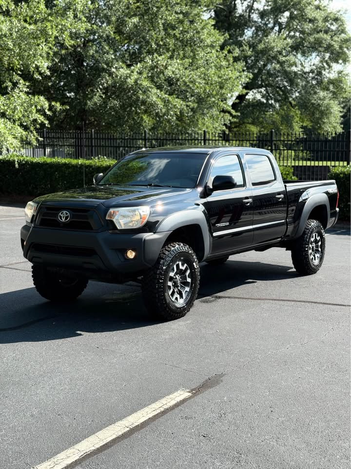 2014 Toyota Tacoma V6 4x4 Crew Cab photo 3