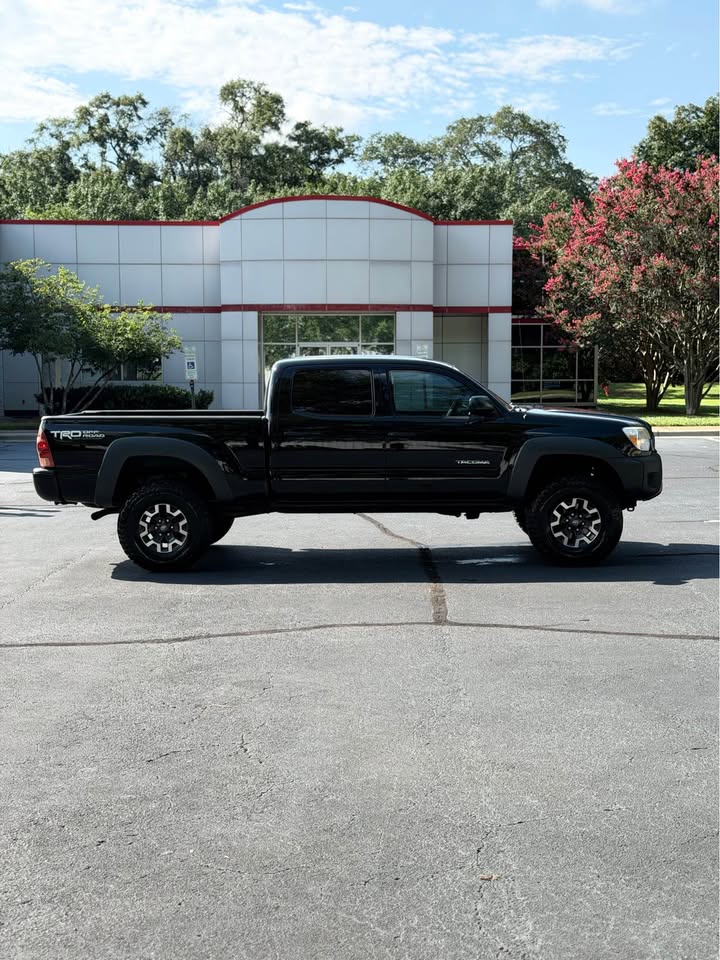 2014 Toyota Tacoma V6 4x4 Crew Cab photo 8