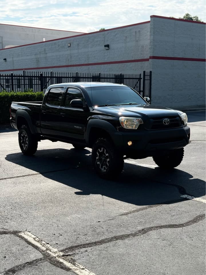 2014 Toyota Tacoma V6 4x4 Crew Cab photo 9
