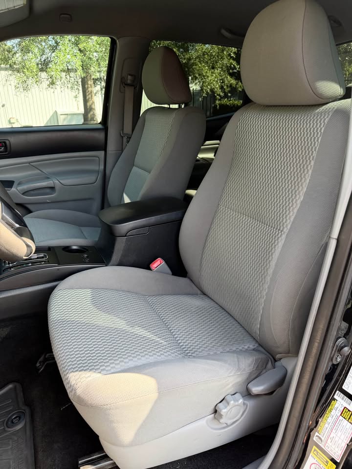 2014 Toyota Tacoma V6 4x4 Crew Cab photo 10