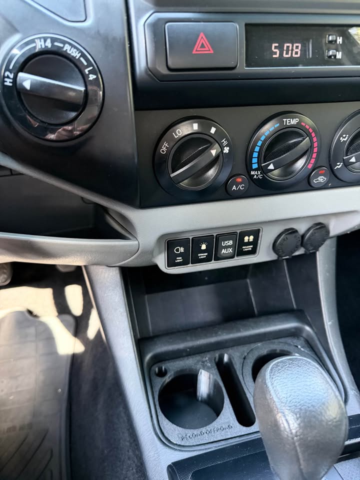 2014 Toyota Tacoma V6 4x4 Crew Cab photo 13