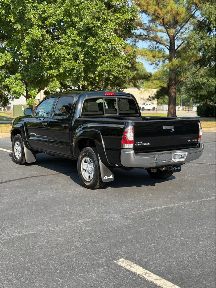 2014 Toyota Tacoma Crew Cab 4x4 photo 5