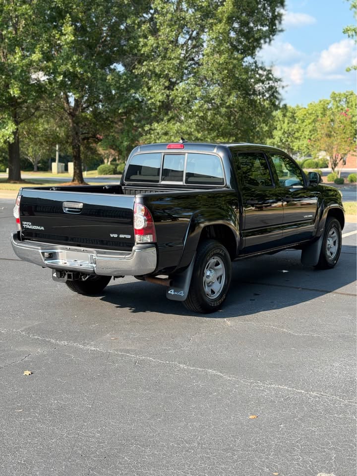 2014 Toyota Tacoma Crew Cab 4x4 photo 7