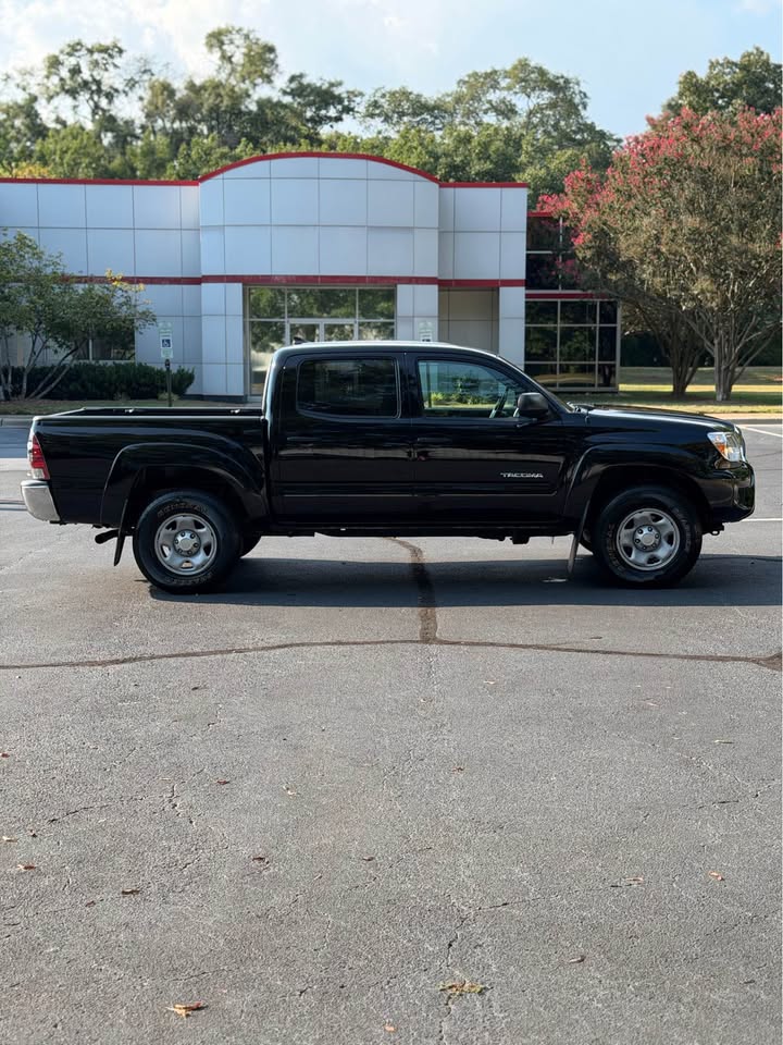 2014 Toyota Tacoma Crew Cab 4x4 photo 8