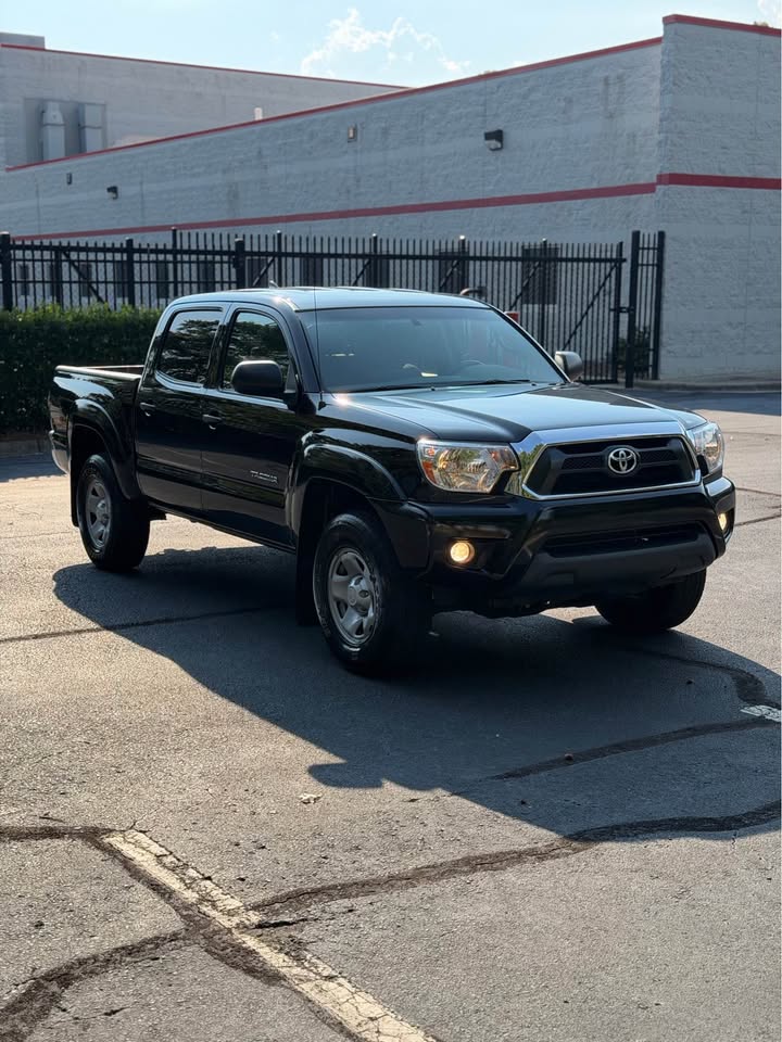 2014 Toyota Tacoma Crew Cab 4x4 photo 9